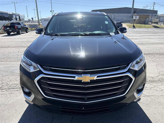 Used 2021 Chevrolet Traverse Premier FWD image 2