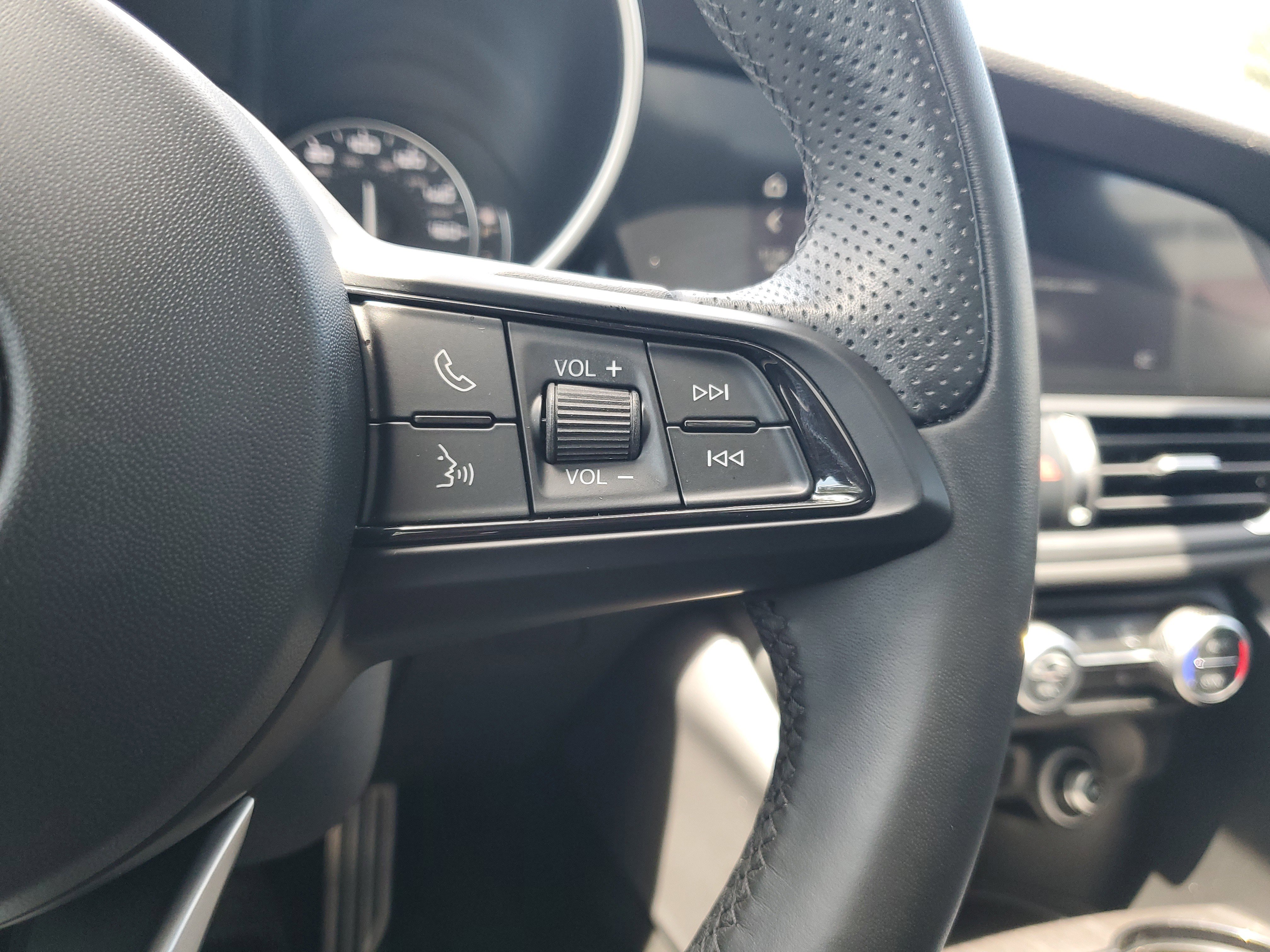 Used 2022 Alfa Romeo Giulia Ti image 19