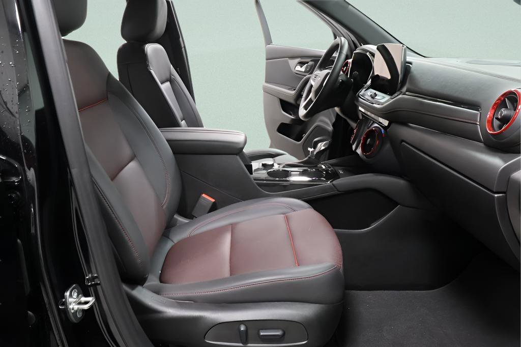 Used 2025 Chevrolet Blazer RS FWD image 32