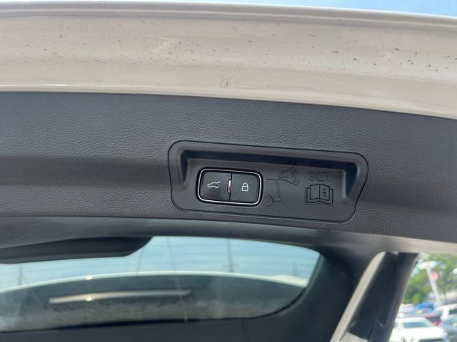 Used 2021 Ford Explorer XLT w/ Equipment Group 202A AWD/4WD image 14