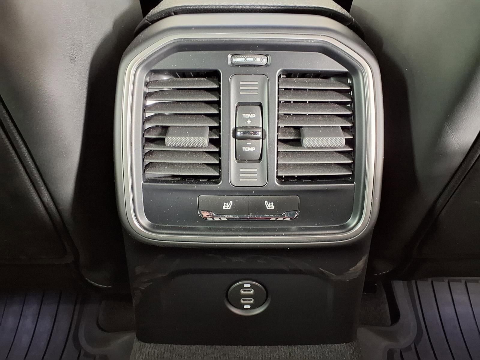 Used 2024 Porsche Macan Turbo image 13