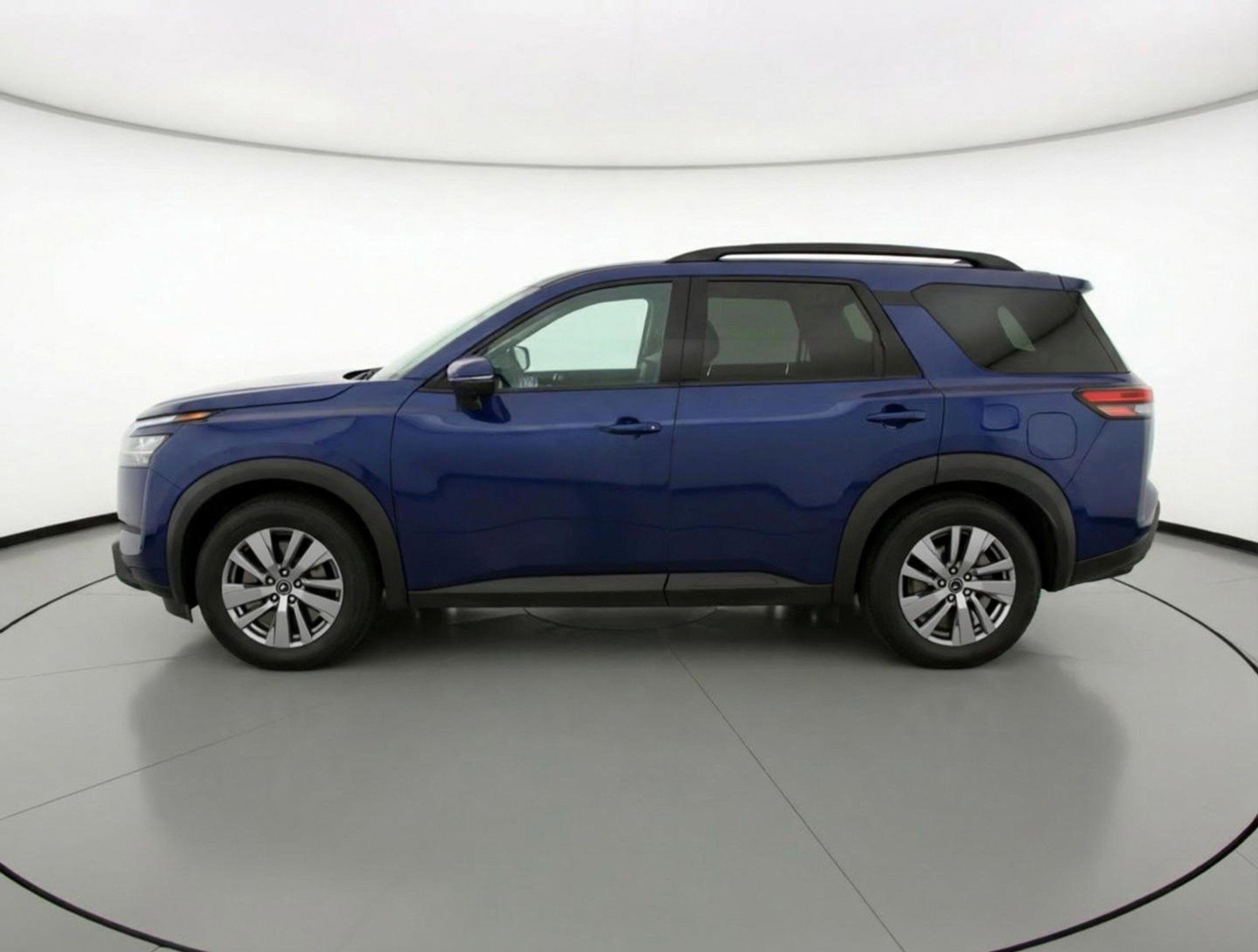 Used 2025 Nissan Pathfinder SV FWD image 5