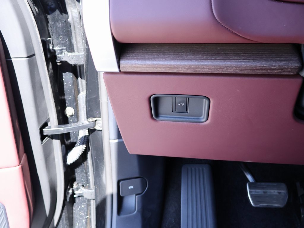 Used 2023 Land Rover Range Rover SE image 34