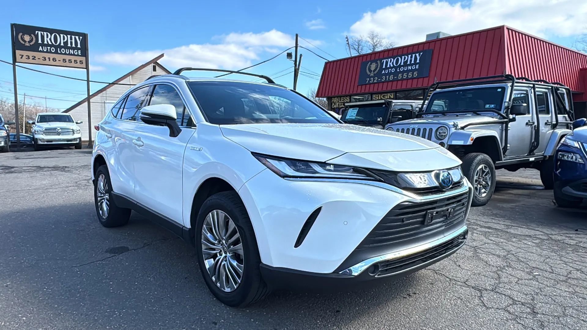 Used 2021 Toyota Venza XLE w/ Softex Package image 3