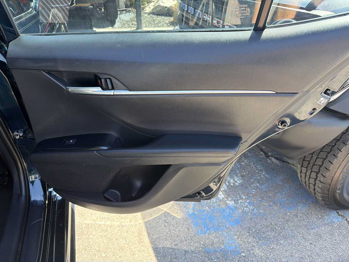 Used 2019 Toyota Camry SE FWD image 15