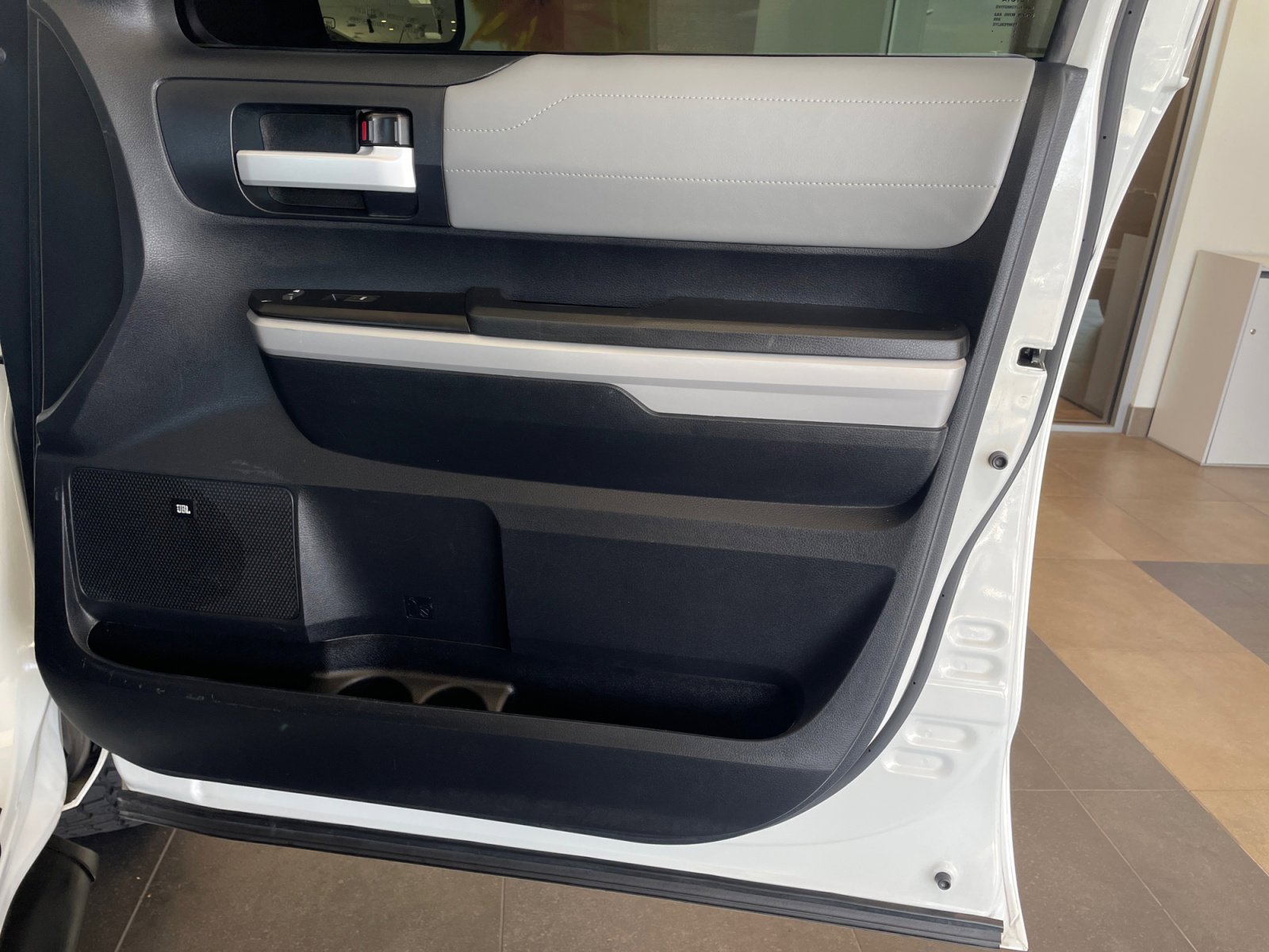 Used 2019 Toyota Tundra Limited w/ Limited Premium Package image 16