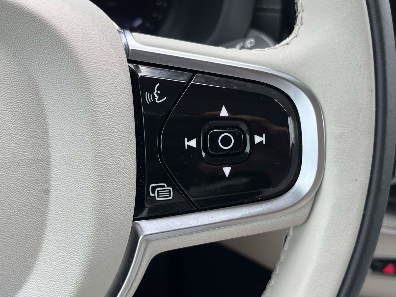 Certified 2023 Volvo XC60 B5 Ultimate w/ Climate Package AWD/4WD image 24