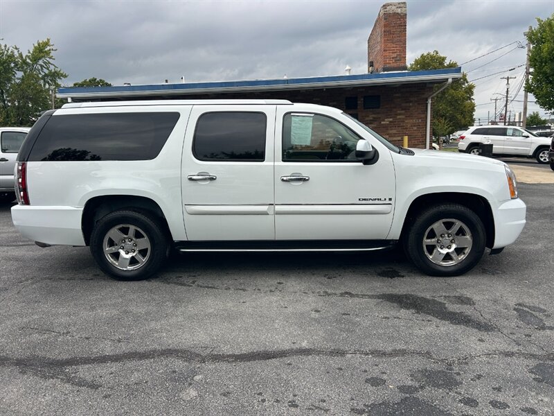 Used 2007 GMC Yukon XL Denali AWD/4WD image 2