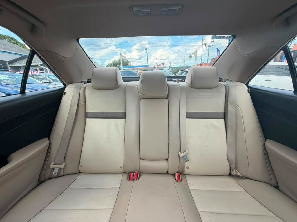 Used 2014 Toyota Camry XLE w/ Leather Package FWD image 23