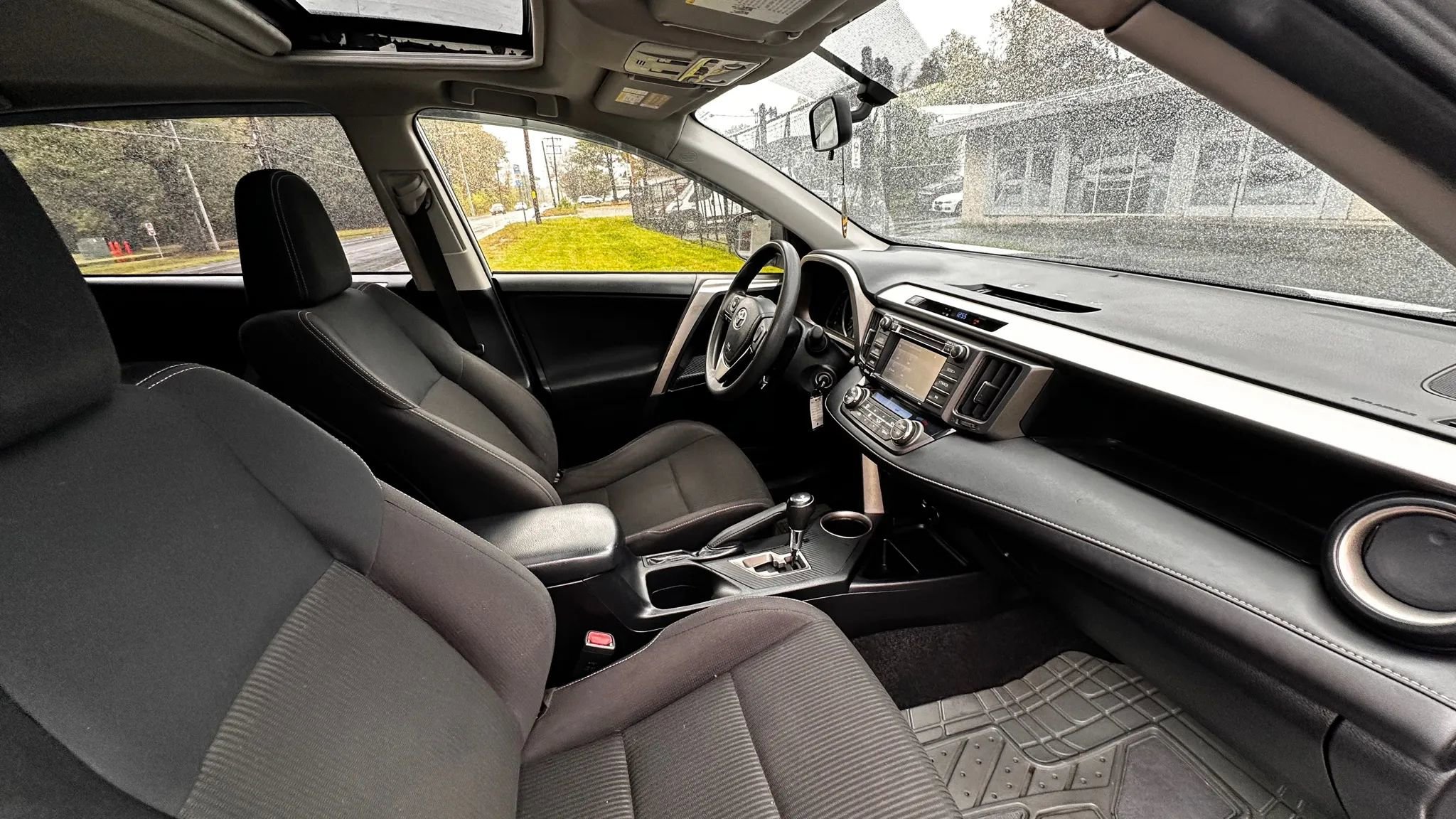 Used 2015 Toyota RAV4 XLE image 29