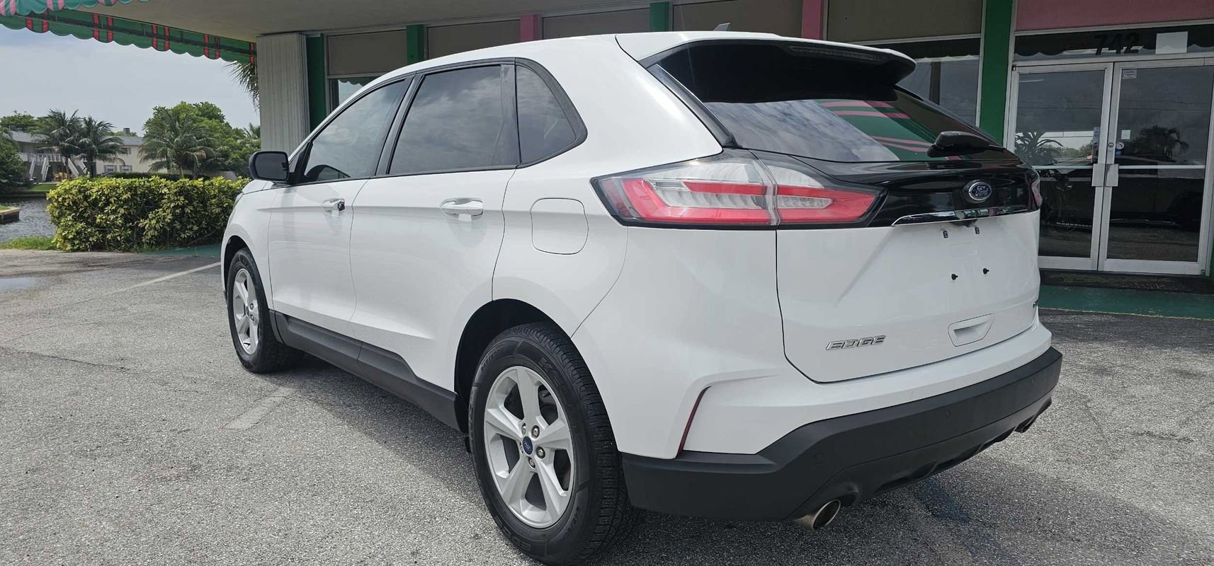 Used 2020 Ford Edge SE AWD/4WD image 3