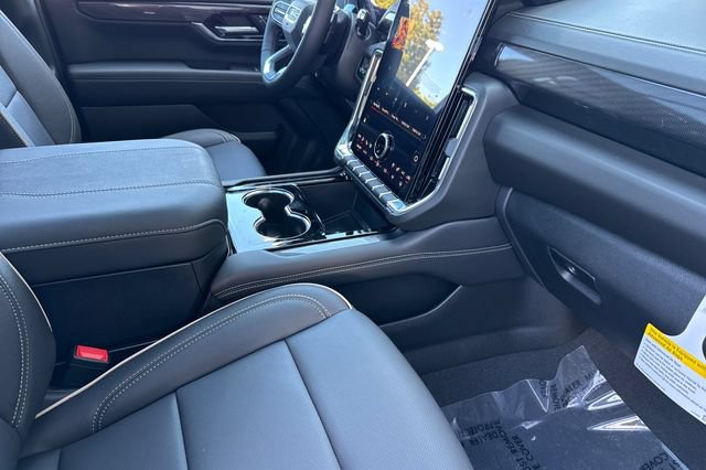 New 2026 GMC Yukon Elevation w/ Elevation Premium Package AWD/4WD image 20