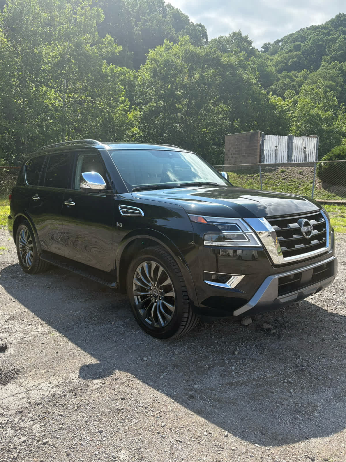 Used 2022 Nissan Armada Platinum w/ Captain's Chairs Package AWD/4WD image 4