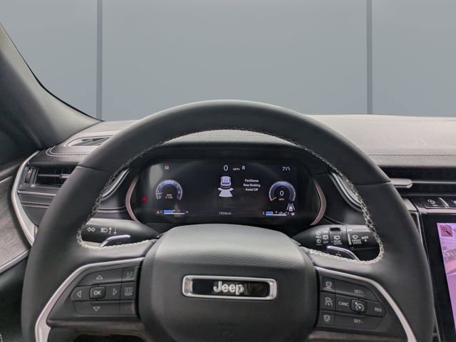 Used 2024 Jeep Grand Cherokee L Limited w/ Black Appearance Package image 28