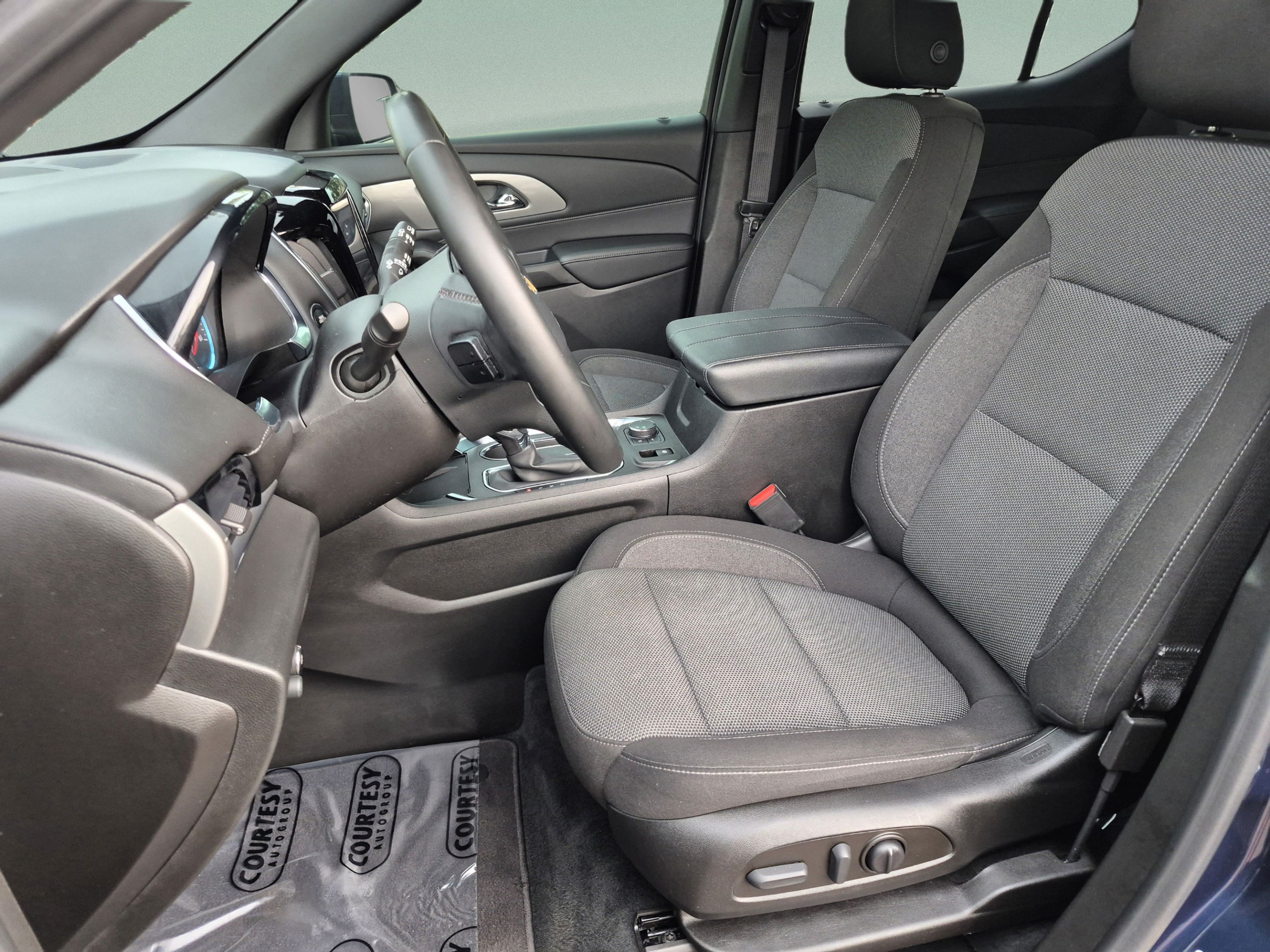 Used 2023 Chevrolet Traverse LT FWD image 20