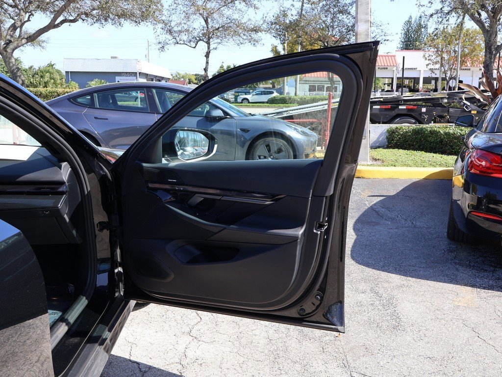 Used 2025 BMW i5 xDrive40 w/ Premium Package image 26