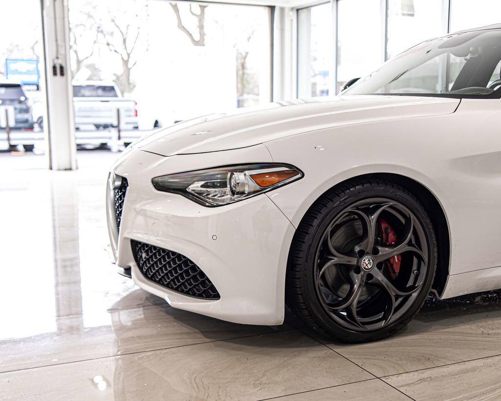 Used 2019 Alfa Romeo Giulia Ti Sport w/ Quick Order Package 22U Sport image 4