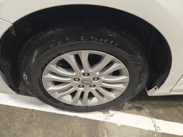 Used 2011 Toyota Sienna XLE w/ Entertainment Pkg FWD image 10