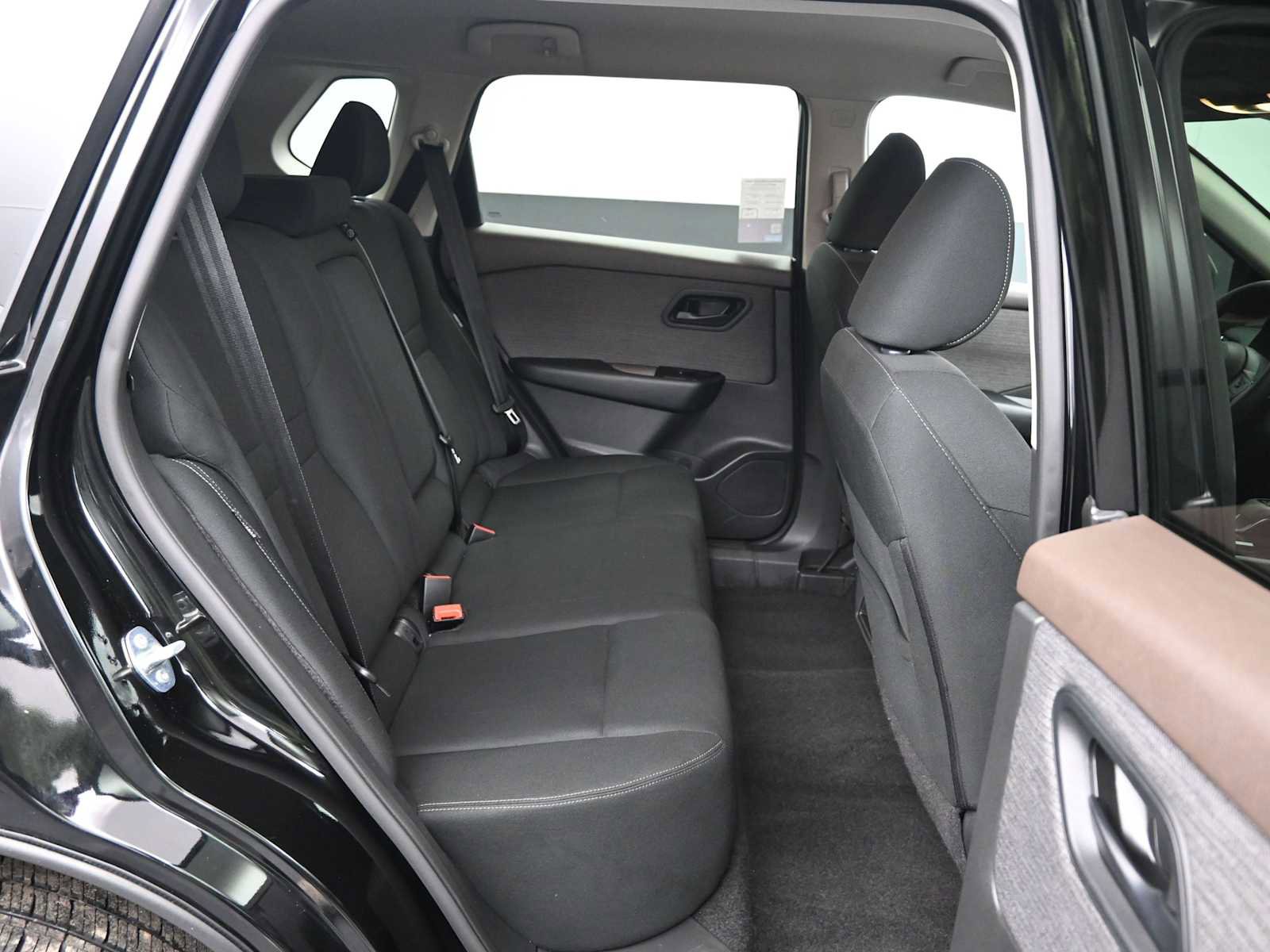 Used 2023 Nissan Rogue S image 12