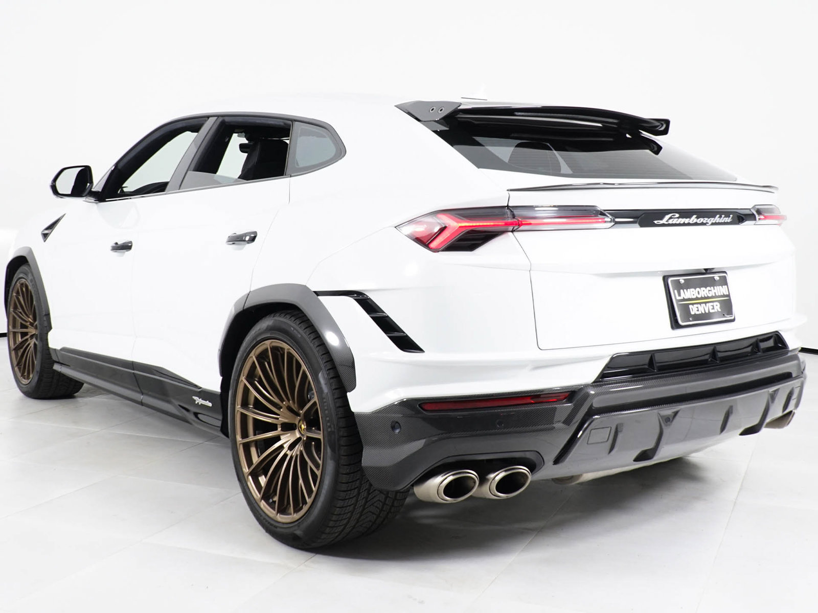 Used 2023 Lamborghini Urus Performante AWD/4WD image 17