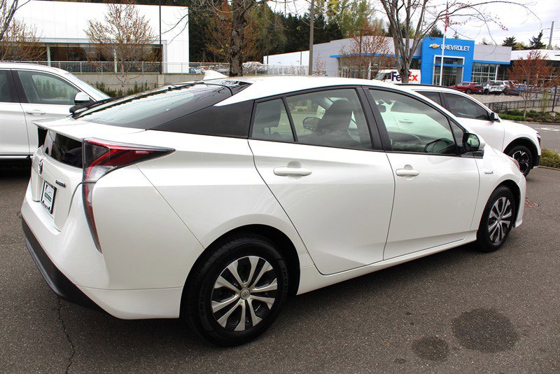 Used 2016 Toyota Prius Three image 5