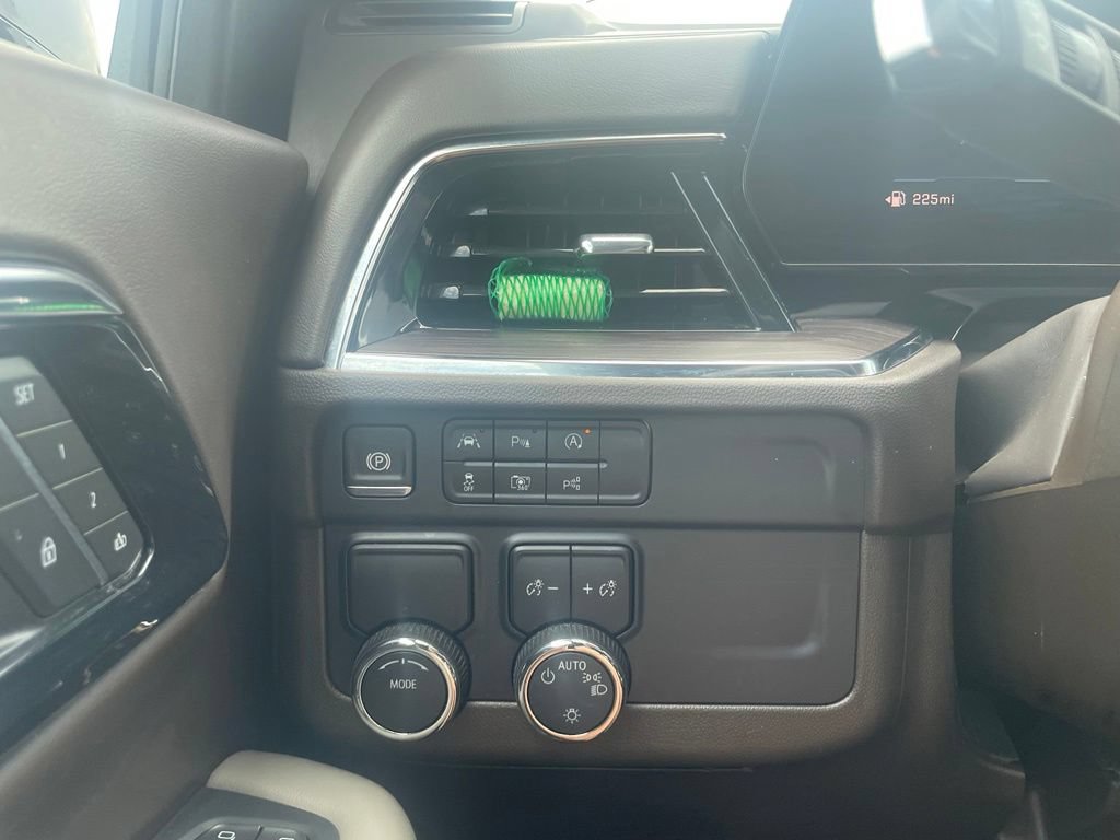 Used 2025 Chevrolet Suburban LT RWD image 12