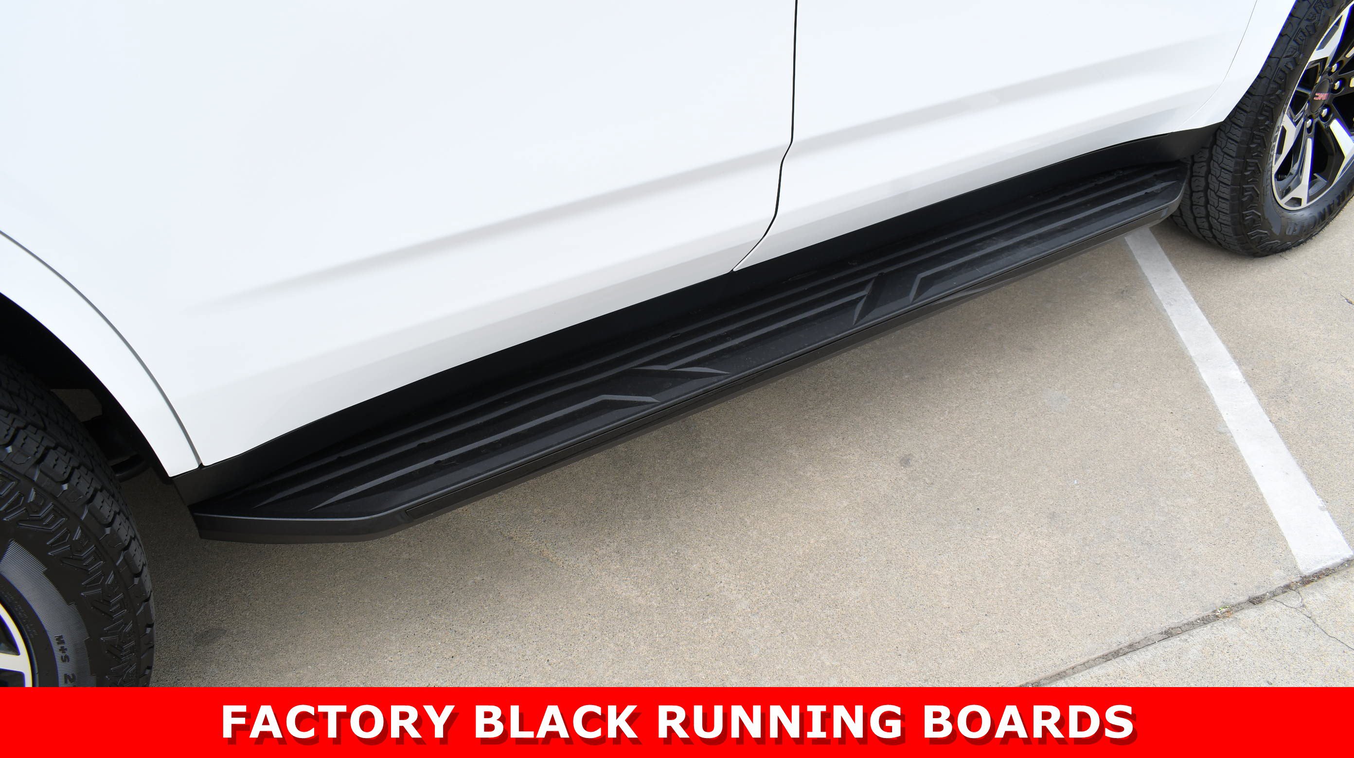 Used 2025 GMC Yukon AT4 AWD/4WD image 11