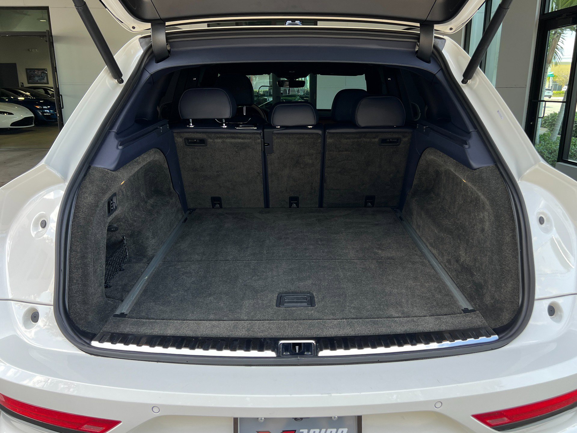 Used 2021 Bentley Bentayga image 46