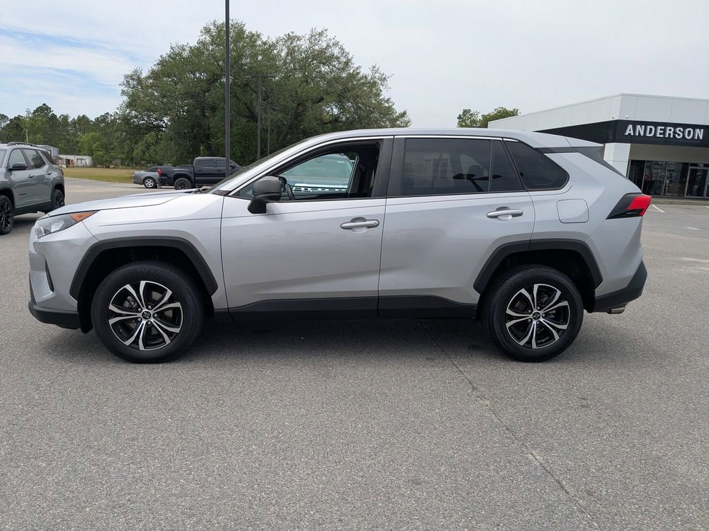Used 2022 Toyota RAV4 LE AWD/4WD image 7