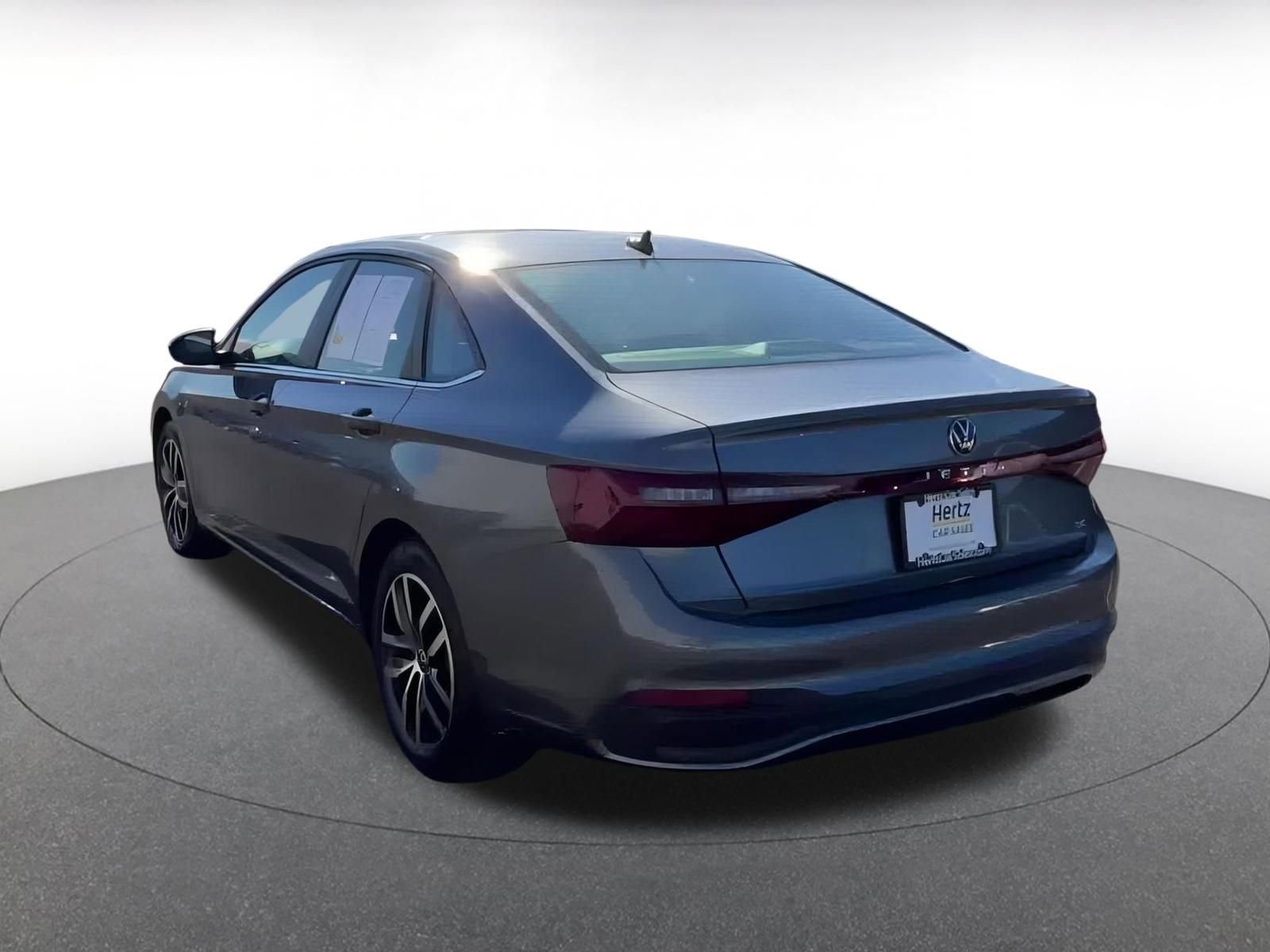 Used 2025 Volkswagen Jetta SE image 11