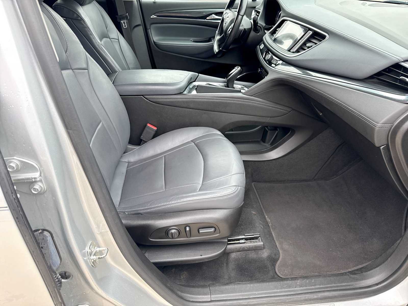 Used 2018 Buick Enclave Essence FWD image 22