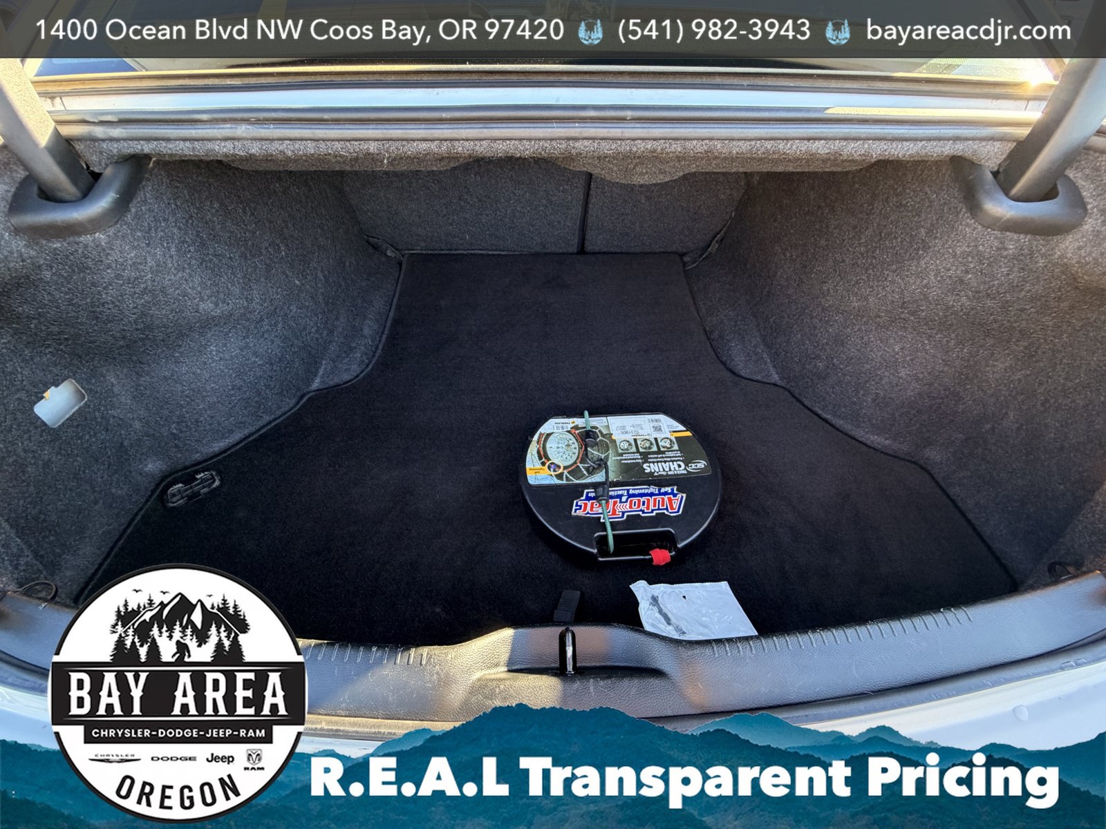 Used 2019 Chrysler 300 Limited w/ Light Group RWD image 8