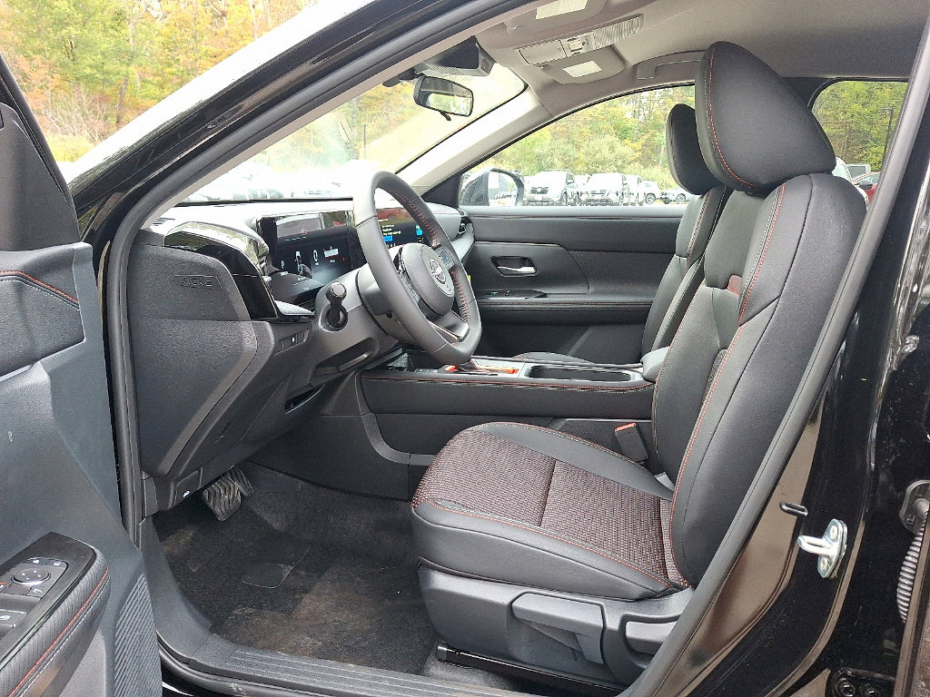 New 2026 Nissan Kicks SR w/ Illumination Package image 6