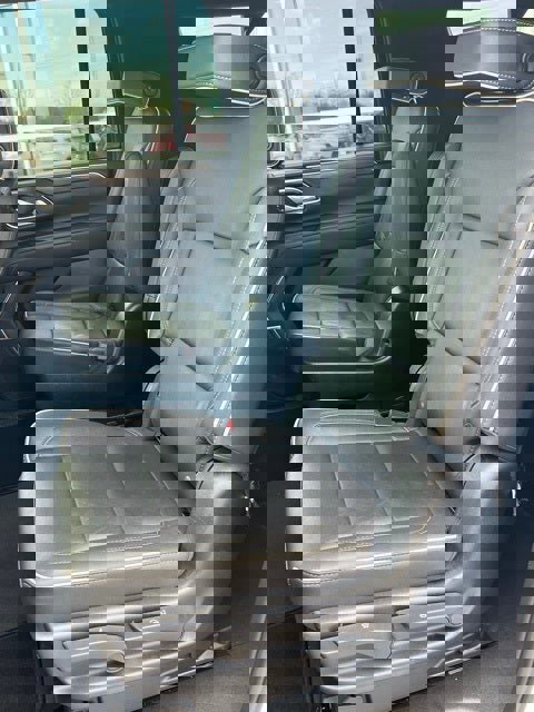 Used 2023 Chevrolet Suburban Premier image 13