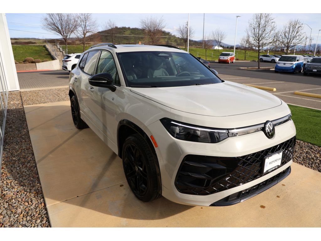 New 2026 Volkswagen Tiguan SE R-Line image 3