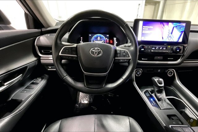 Certified 2025 Toyota Grand Highlander AWD image 6