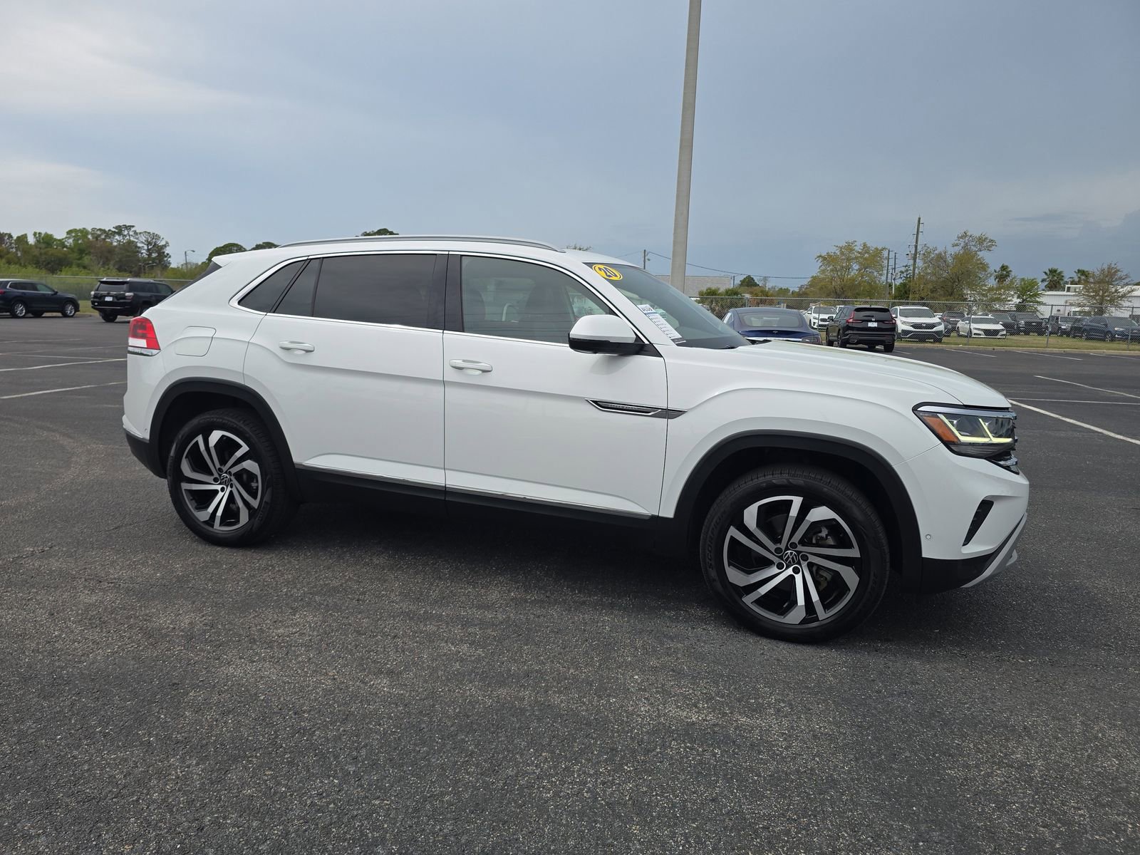 Used 2020 Volkswagen Atlas Cross Sport SEL Premium image 2