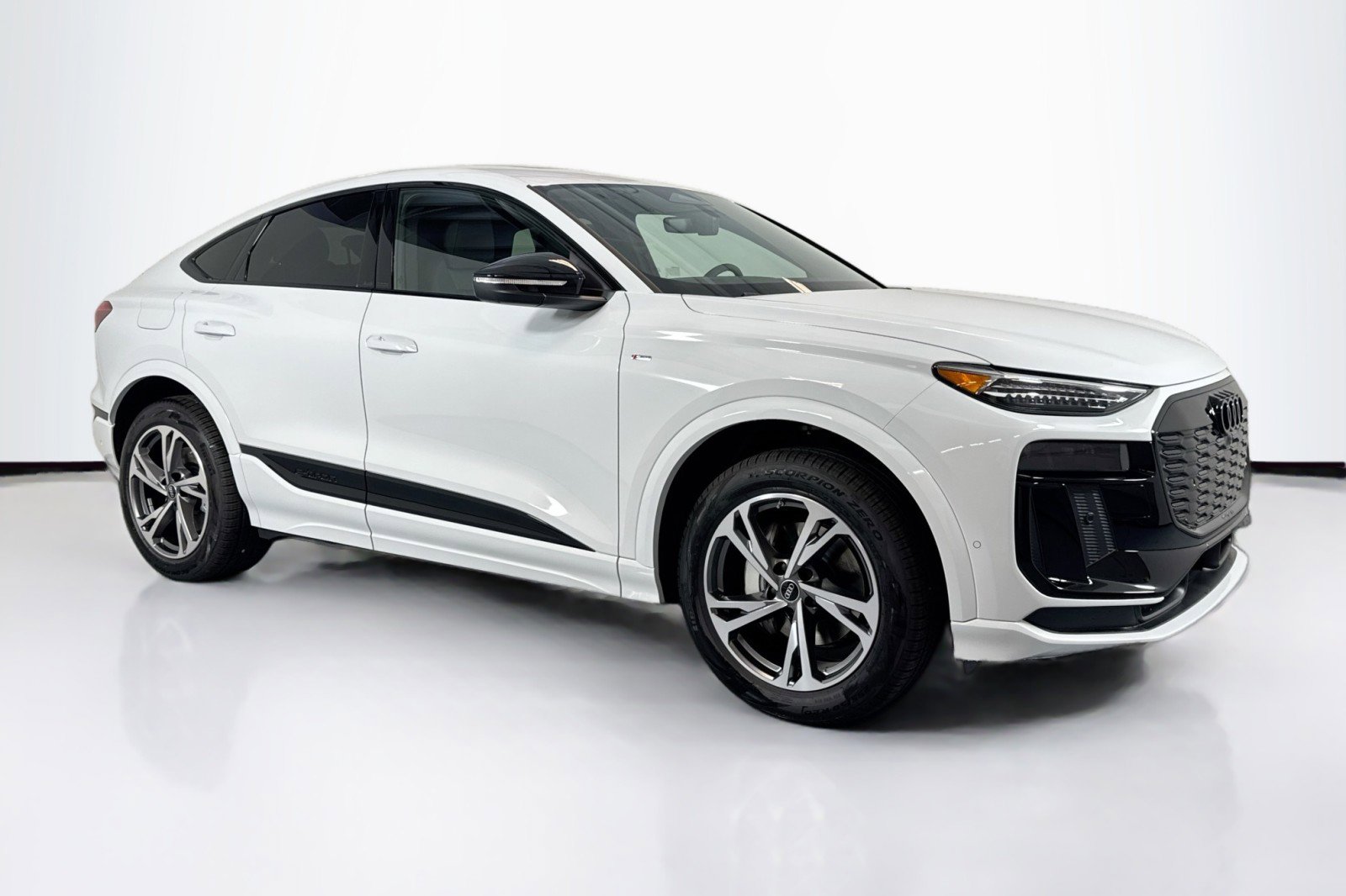 New 2027 Audi Q6 e-tron Premium Plus image 3
