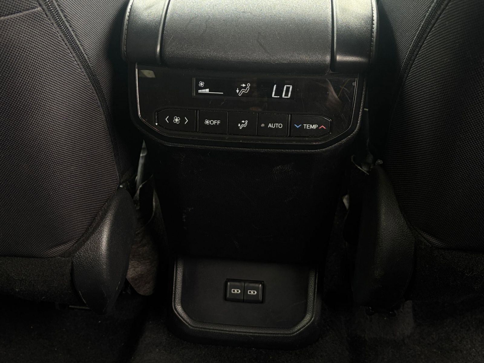 Used 2025 Toyota Highlander LE image 25