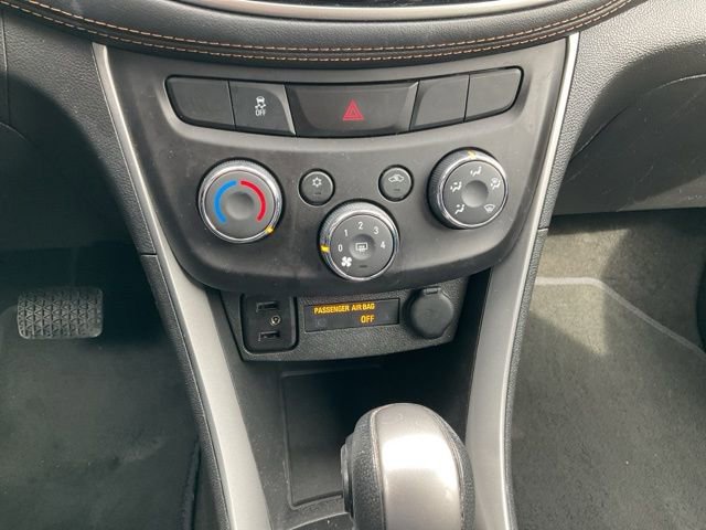 Used 2020 Chevrolet Trax LT w/ LT Convenience Package image 7