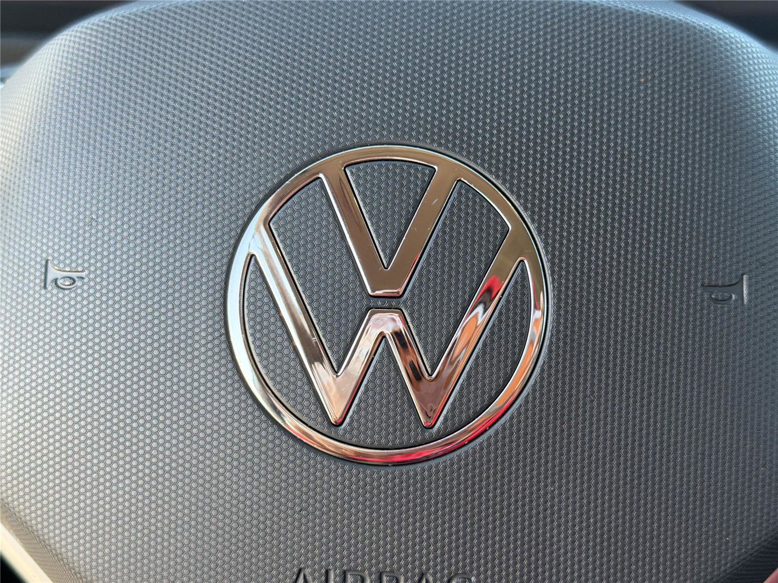 Used 2022 Volkswagen Tiguan SE image 22