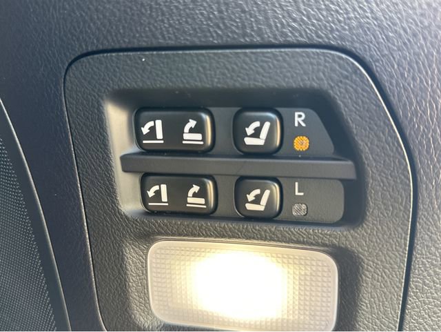 Used 2021 Lexus LX 570 4WD w/ Luxury Package image 20