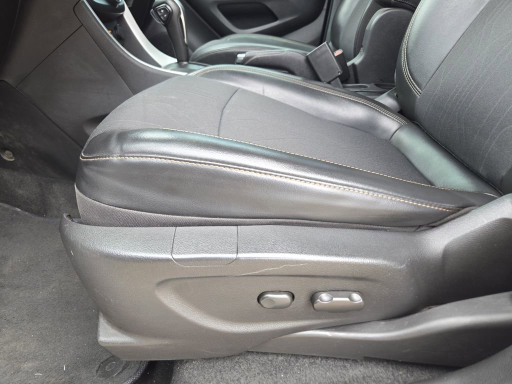 Used 2020 Chevrolet Trax LT w/ LT Convenience Package FWD image 19