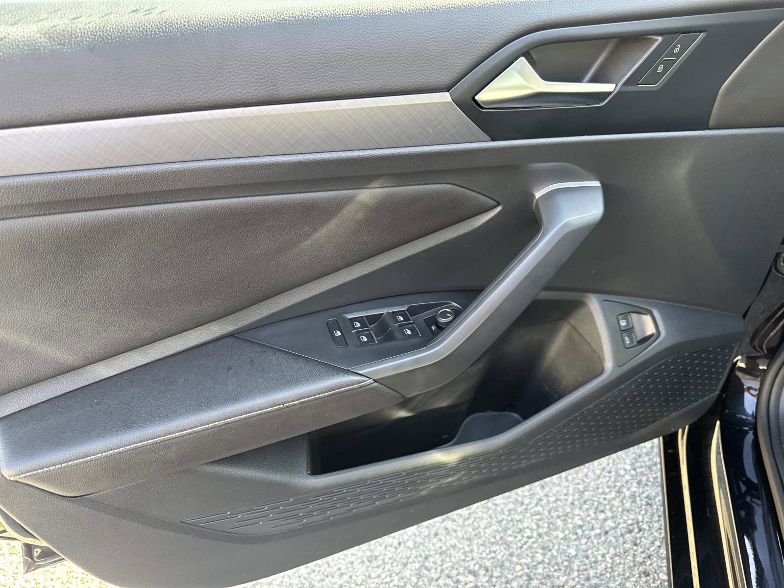 Used 2024 Volkswagen Jetta SE image 12