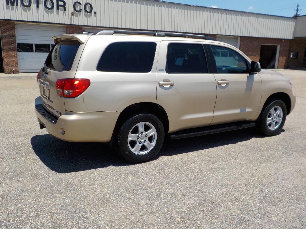 Used 2016 Toyota Sequoia SR5 w/ Premium Package RWD image 5
