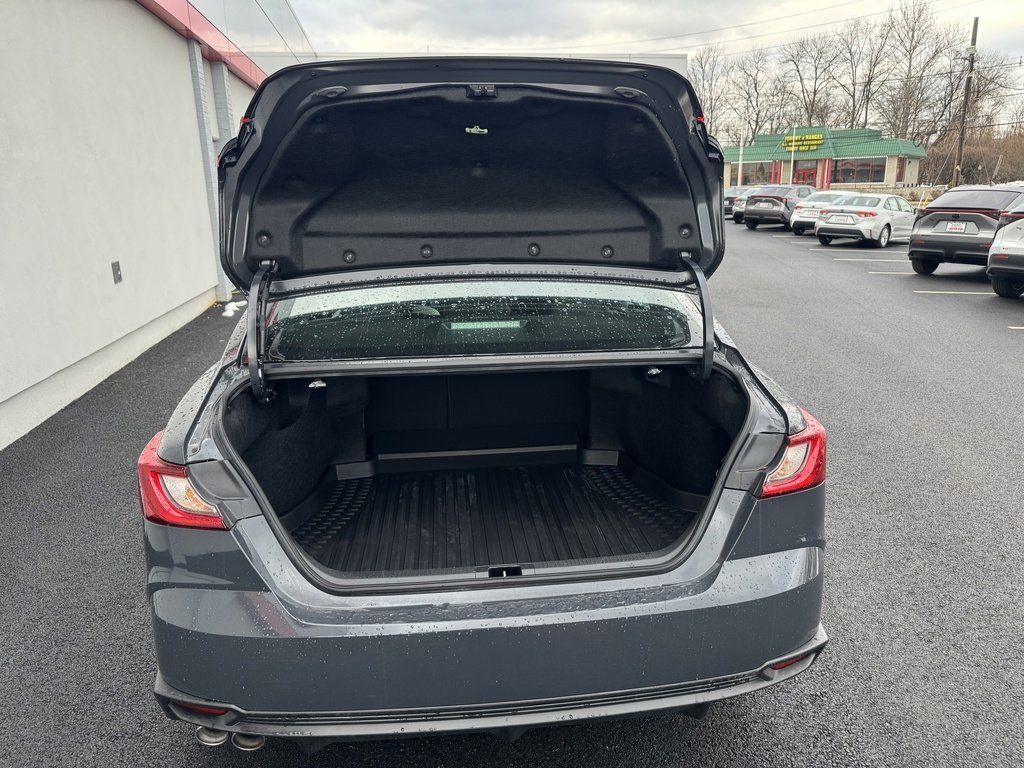 Used 2025 Toyota Camry SE w/ Convenience Package image 10