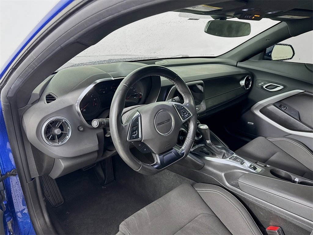 Used 2023 Chevrolet Camaro LT w/ Technology Package image 9