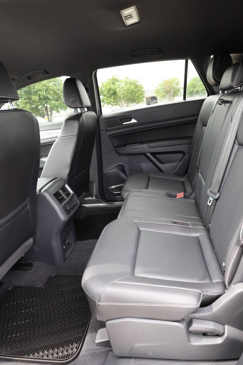 Used 2020 Volkswagen Atlas Cross Sport SE w/ Towing Package AWD/4WD image 17