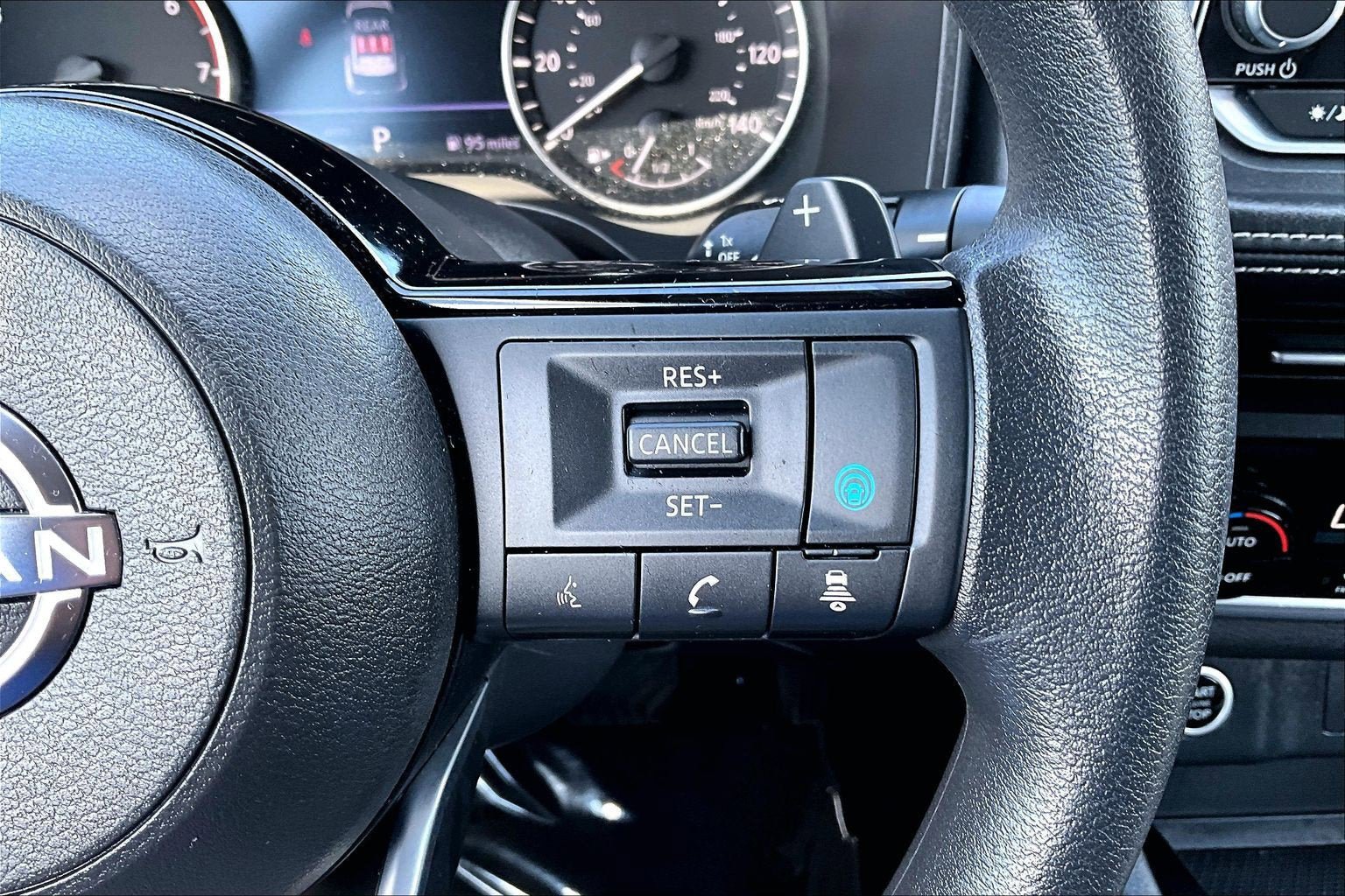 Used 2023 Nissan Rogue SV AWD/4WD image 18