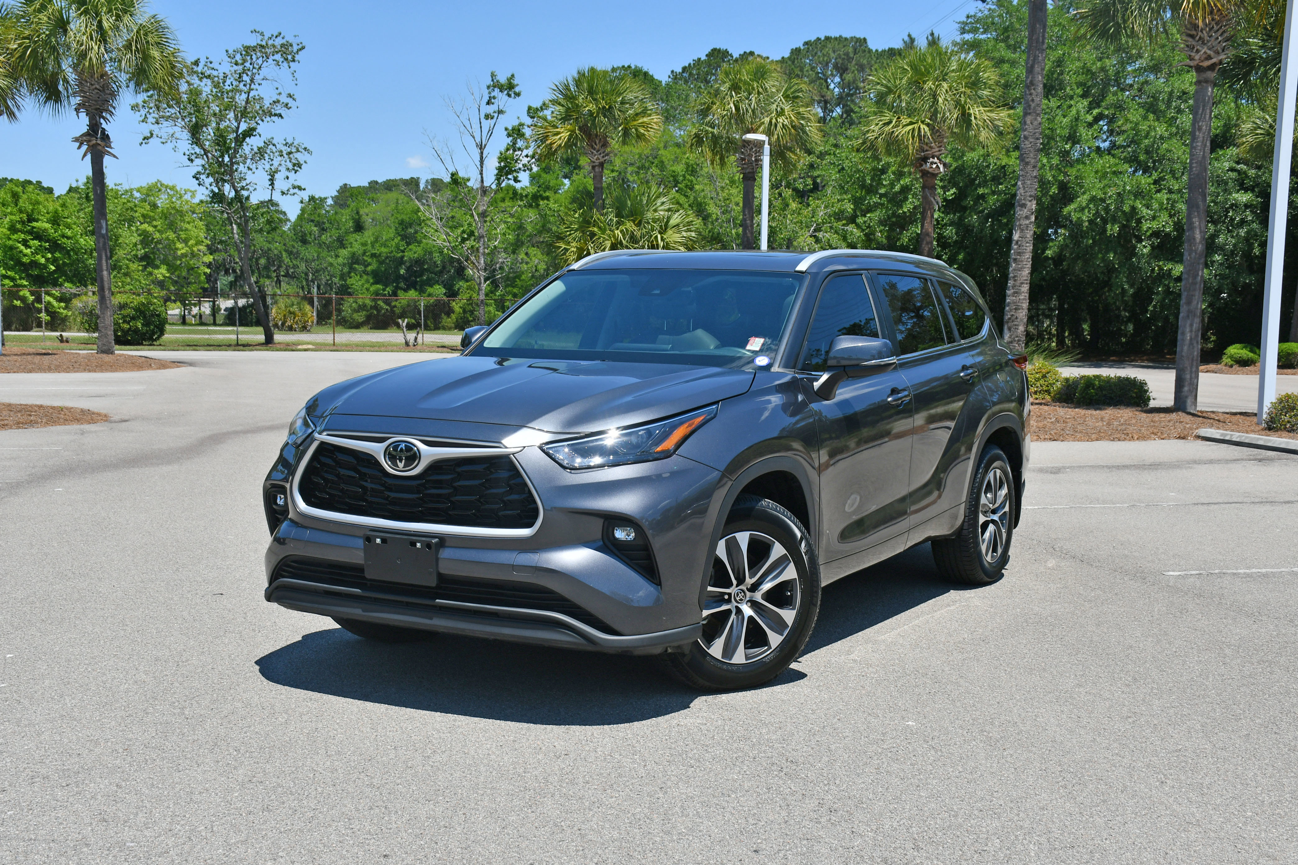 Used 2023 Toyota Highlander XLE AWD/4WD image 6